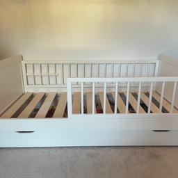 White toddler bed frame only, selling without under bed storage and mattress.

Needs to made up as currently in pieces.

Bought for £169.95 from Petite Amelie.