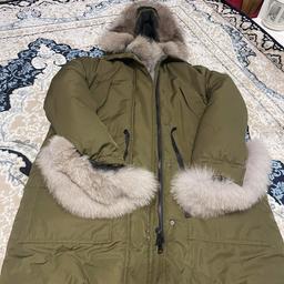 Women coat 🧥 
Size is large 
zip doesn’t close 
Please do look my other items
From a pet an smoke free home
Only collection
Peckham