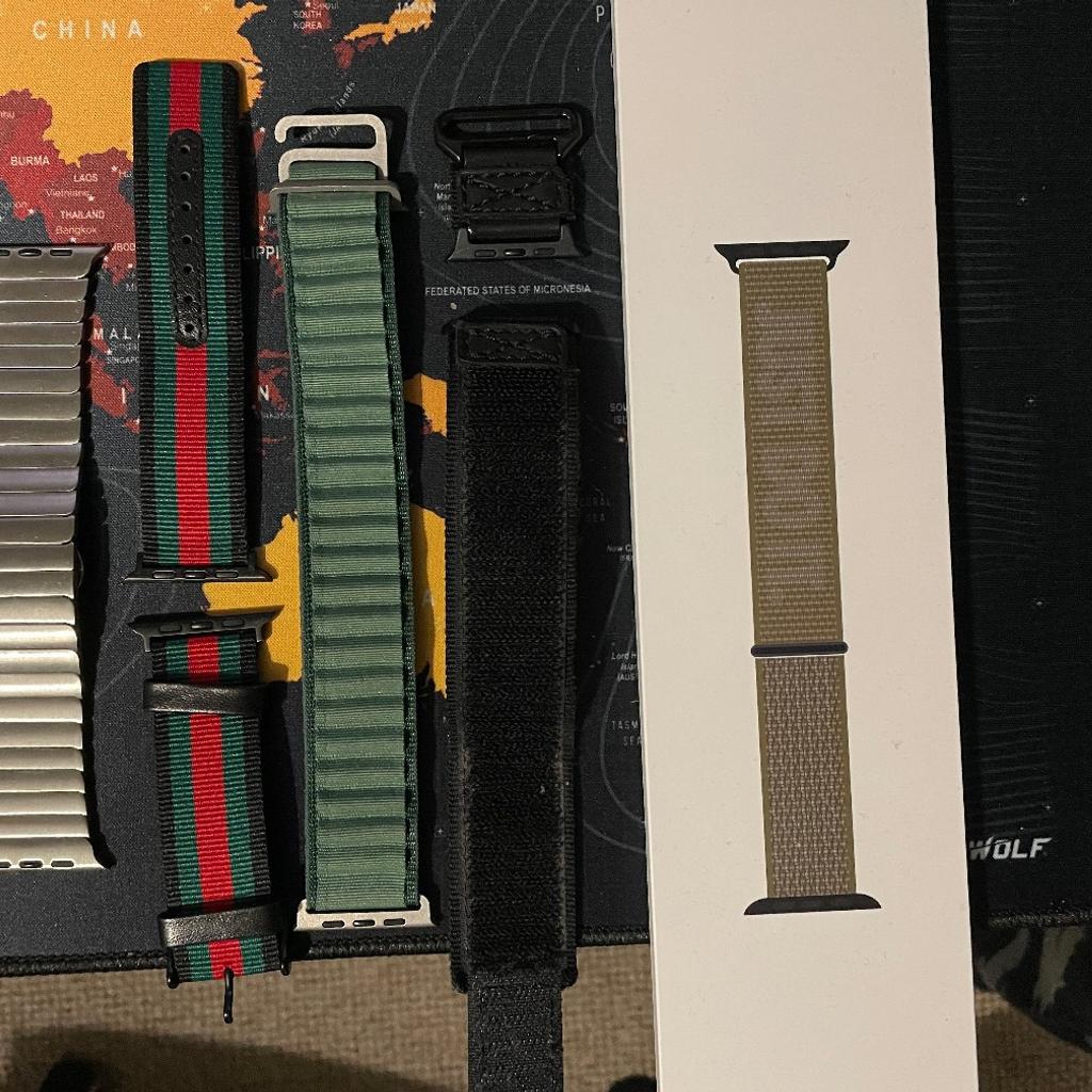 Apple Watch SE(2nd Gen)44mm (Model: A2723).
5 Straps ( One brand new Nike strap still in the box )
2 protective cases
No scrates or marks,barely used.With box and charger.
