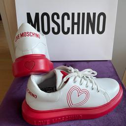 # Valentin
Neue Mega Love Moschino Sneaker 🥳🥳🥳
Gr.38
Mega Trendy und Style ✌️🥰
must haven
