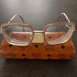 Damenbrille Gold von MCM, kann als Sonnenbrille umfunktioniert werden.