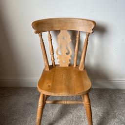 A solid Beech, Farmhouse Style, Fiddle Back dining chair.
In solid condition
Delivery available