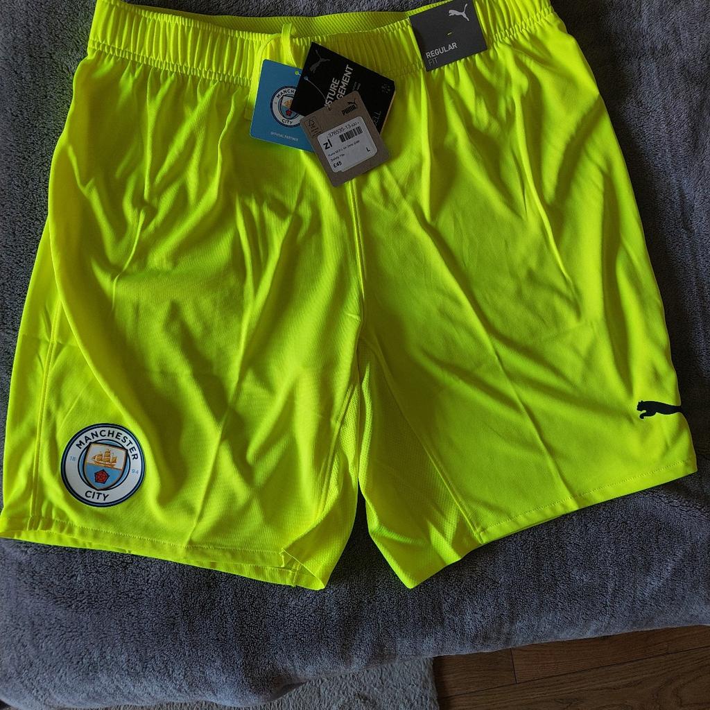 Manchester City shorts Size L RRP £45 each
new with tags. Bought as a birthday gift but colour doesn't suit
From smoke and pet free home
Collection oakworth or keighley centre