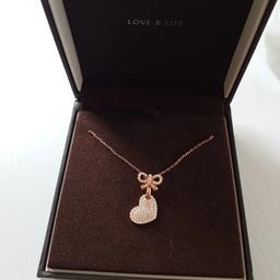 Tresor Paris Allure Heart Sterling Silver & White Crystal Necklace 021922

Detailed with sparkling white crystals, this piece is the perfect gift for someone special.

Material: 925 Sterling Silver
& Rose Gold plated
 
Necklace Size: 45cm

 Hallmarked: Tresor Paris 925

#Valentines