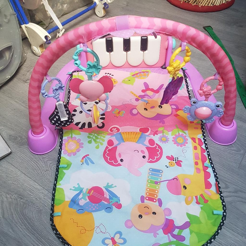 baby musical play mat.
baby can play with toy bar.
or kick the musical piano for sounds and music.
washable.
full working