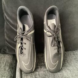 Brand New Size 10 Mens Nike Football Boots.