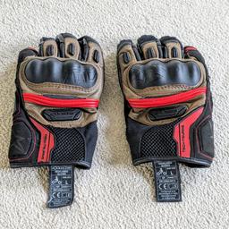 Used Motorbike Gloves: Great condition
Brand: Alpinestars
Model: Highlands
Size: Large
Colour: Black/Brown/Red
Material: Leather

Short-cuffed performance riding gloves. Made from premium goat leather and a 3D mesh top surface for optimized levels of comfort and breathability

FEATURES:
Excellent impact performance
Palm and thumb padding
TPR fingers and backhand sliders
Wrist flaps on cuffs
Touchscreen compatible index fingertip and thumb allow the use of smartphone and GPS systems