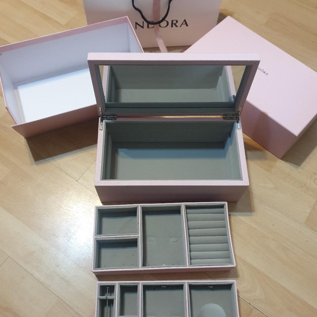 large pandora 2 tier jewellery box
brand new and never used
lots of compartments and charm bar ideal present
comes in its own box and bag
#valentine