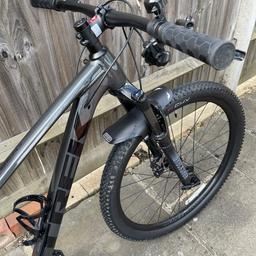 Men’s Small frame. Excellent condition. Cross country front suspension. Aluminium frame. 1x12 drivetrain. 27.5” wheels.
Colour: Lithium Grey/Trek Black

Collection Only
No Swaps

