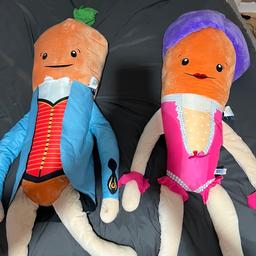 Giant greatest showman Kevin the carrot and giant Katie the carrot new with original tags reason for sale is I have no storage anymore as moved to smaller accommodation they are from a smoke free home in immaculate condition pick up m23, £40 for them both