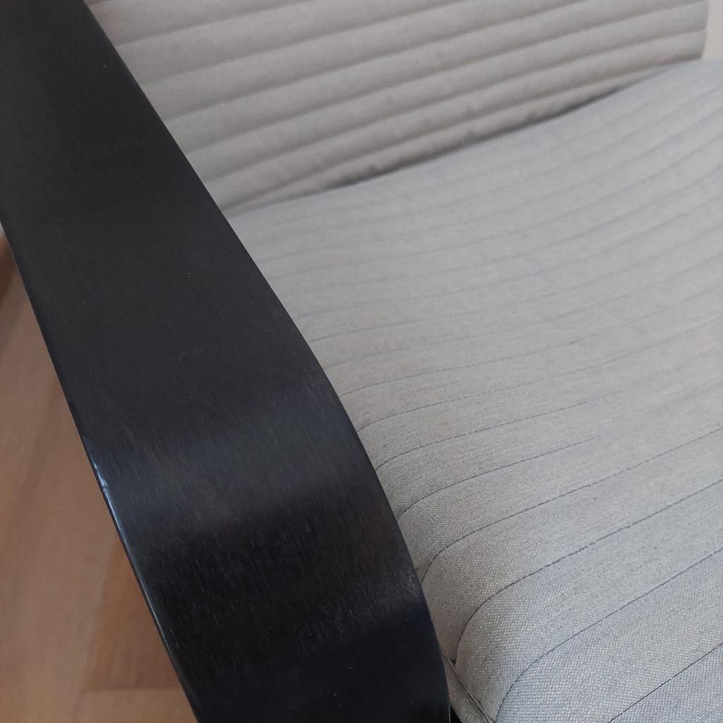Verkauft wird ein Wippstuhl/Schaukelstuhl von Ikea (Pöang) in dunkelbraunem Holz.

Der Stuhl wurde hauptsächlich zum Stillen im Kinderzimmer benutzt. Er hat keine Flecken und ist in sehr gutem Zustand.

Nur Selbstabholung in Bludenz.

NP 79,99€