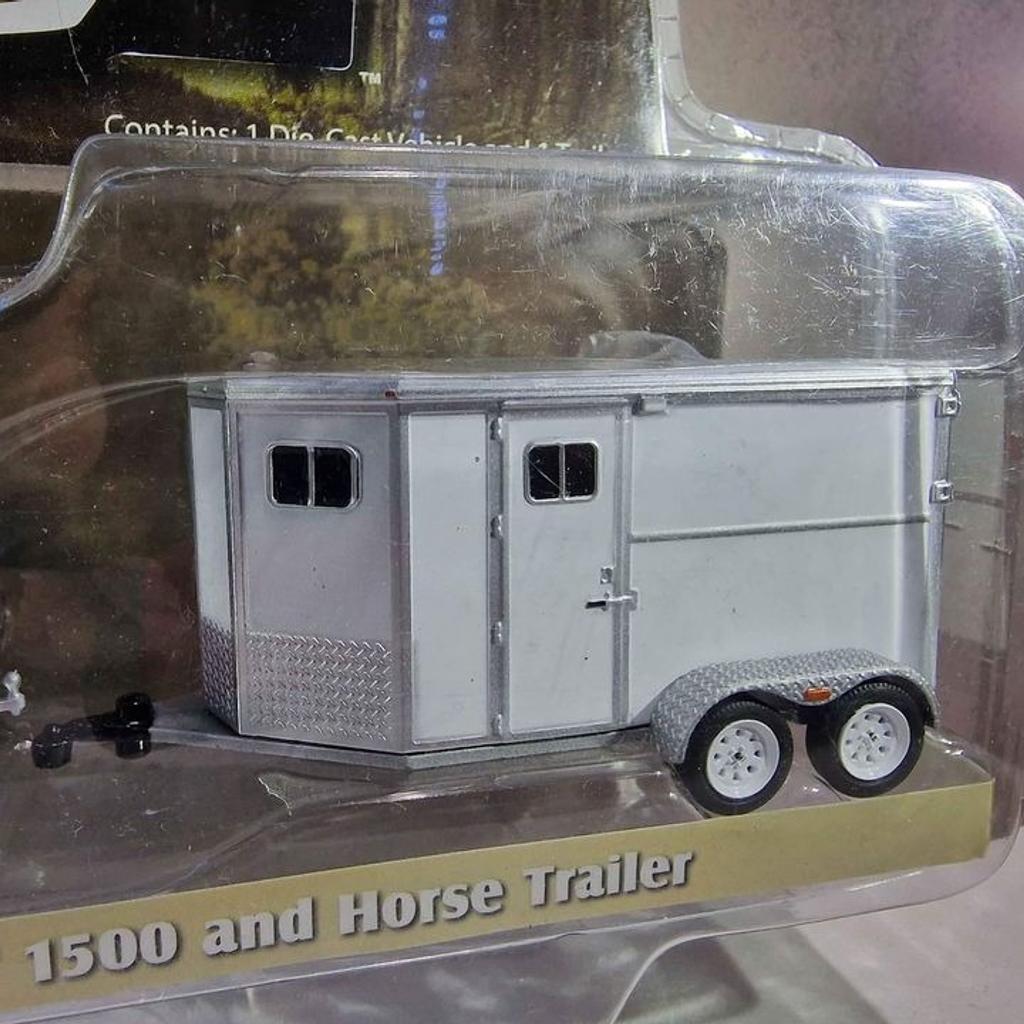 1:64 Greenlight Hitch and Tow 2015 Chevrolet Silverado with Horse Trailer NEW and Sealed
New and Sealed
Model:- Excellent condition
Box :- Good condition
Please look at photos carefully as they form part of description
+ P&P If needed