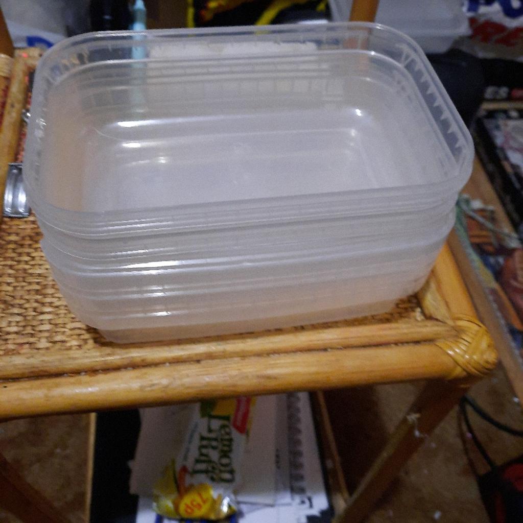 5 white plastic storage tubs ,ideal for food , freezing, air tight ,microwavable ,can be used for storing nails, screws ,lego bricks etc , in good clean condition .
no offers collection only