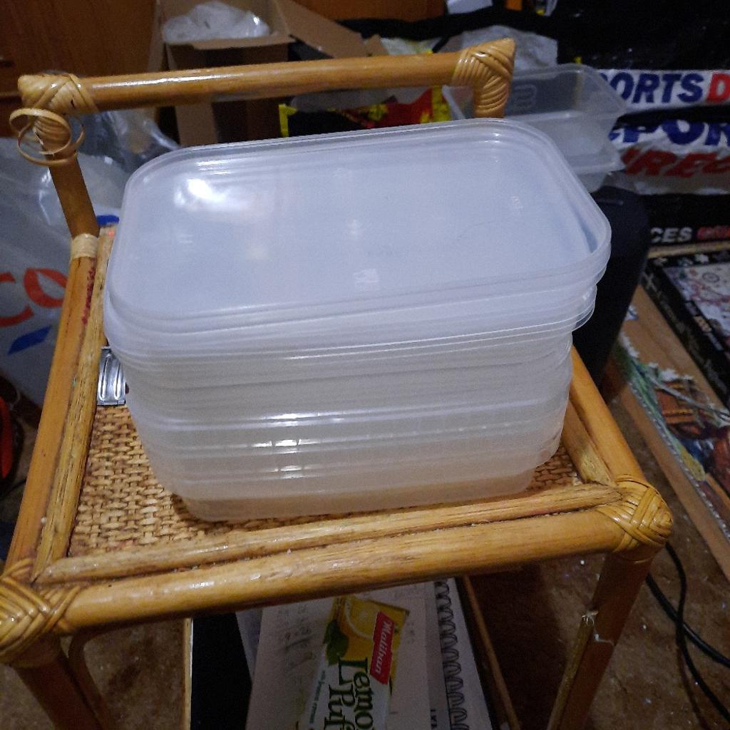 5 white plastic storage tubs ,ideal for food , freezing, air tight ,microwavable ,can be used for storing nails, screws ,lego bricks etc , in good clean condition .
no offers collection only