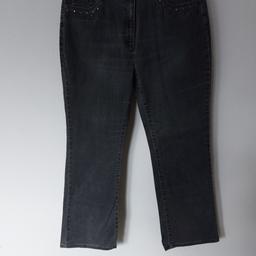 Verkaufe eine coole Jean in Grau.
Größe: 44
98% Baumwolle/ 2% Elastan.
Sehr weicher, angenehmer Tragecomfort.
Länge: 105 cm
Bundweite: 47 cm
Versand möglich.
