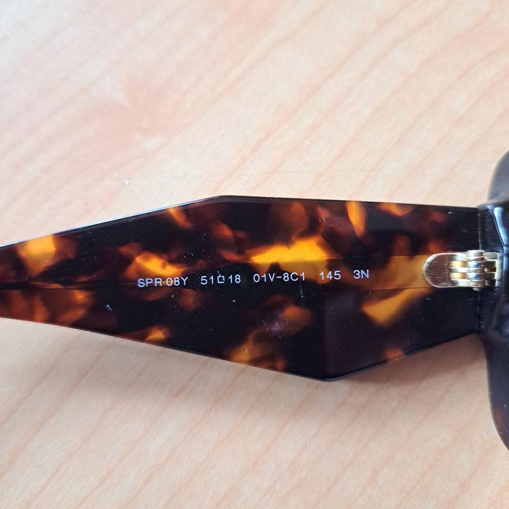 Sonnenbrille von Prada inkl. Prada Etui
Privatverkauf, daher keine Garantie und Gewährleistung