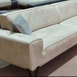 original verpackte couch mit modernen metall füßen mit bettfunktion

letzter Preiss!

maße 2,80 lang
