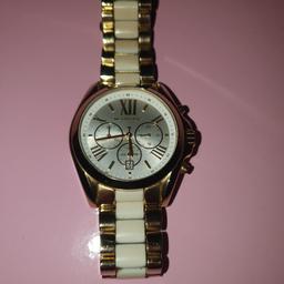 Biete Damen Uhr von Michael Kors, keine Kratzer,in Gold /Weiß,Np.289€
