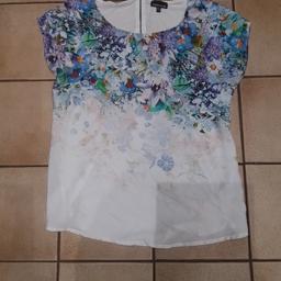 brand new no tag warehouse top
Size 8 eur 36
selling for 0.50p
collection from,front door
