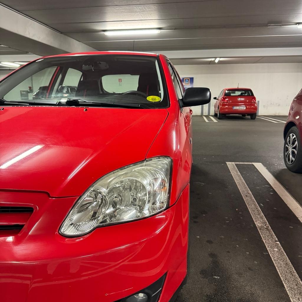 Zum Verkauf steht ein Toyota Corolla D4D 1.4 Facelift in Farbe Rot.

Das Fahrzeug hat ein neues Pickel bekommen am 14.03.2024.
Außerdem sparsames Fahrzeug.
Motor-Getriebe etc.. (Unterbodenschutz auch vorhanden ) ALLES IN ORDNUNG.
Berichte auch vorhanden. 2 schlüsseln.
Das Fahrzeug ist alt aber der zustand ist TOP.
Leicht gebraucht Spuren.

Aufgrund der Umsiedlung steht es zum Verkauf.

In das Fahrzeug wurde Gut investiert.
Kein unnötigen Preis vorschläge.

Preis ist natürlich verhandelbar.

Fahrzeug wird selten gefahren. Ansonsten steht es Scheckheft gepflegt in der Garage.

Kann gerne nach Absprache besichtigt werden.

Kein Garantie, kein Rücknahme

Erreichbar per willhaben..

Liebe Grüße