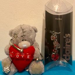 Mini Tatty Teddy & Trinkets Bundle
Mini Tatty Teddy - ‘Love’ On Red Heart
‘Hearts’ Phone Charm - By Claire’s
Bling Ring & Silvertone Bangle .
Other Items Available - Based Leatherhead .
On Other Sites
Bargain !
£1.50
