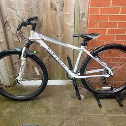 Carrera valour 27.5 discount mountain bike white