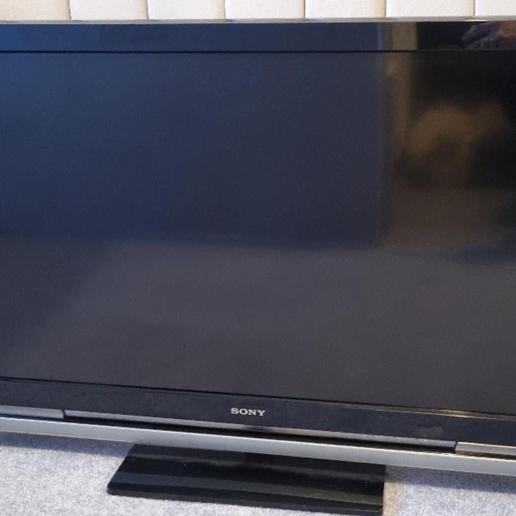 sony bravia 40 inch tv for sale.
2010 model in very good condition.
no scratches and tv is working perfectly with no scratches.
original remote and stand included
£40 ono
collection only.