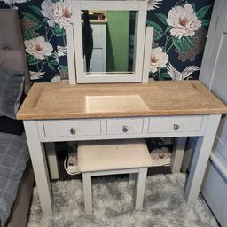 dressing table for sale size in second picture