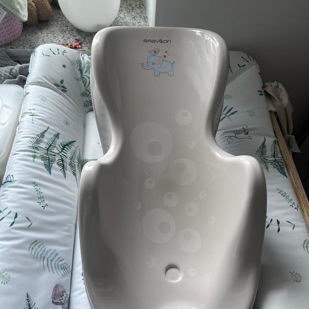 Verkaufe einen Badewannensitz für Babys
Rutschfest mit Saugnapf unten

Nur 2x verwendet
Nur Selbstabholung
