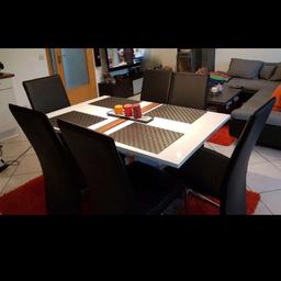 Verkaufe unsere Essgruppe

Tisch weiß mit Holz (Nuss) Element
Maße: 140cm, auf 180cm ausziehbar

inkl. 6 Stühle Kunstleder schwarz, keine Löcher, keine Beschädigungen