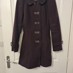 Womens New Look Coat size 12.

Dry cleaned then put in storage. Zigzag markings on the left arm as shown. Look similar to dust markings. Had been left in the dry cleaning bag so maybe couldnt breath. May wash off.

Collect from NG4 Area. Can post for additional £4.