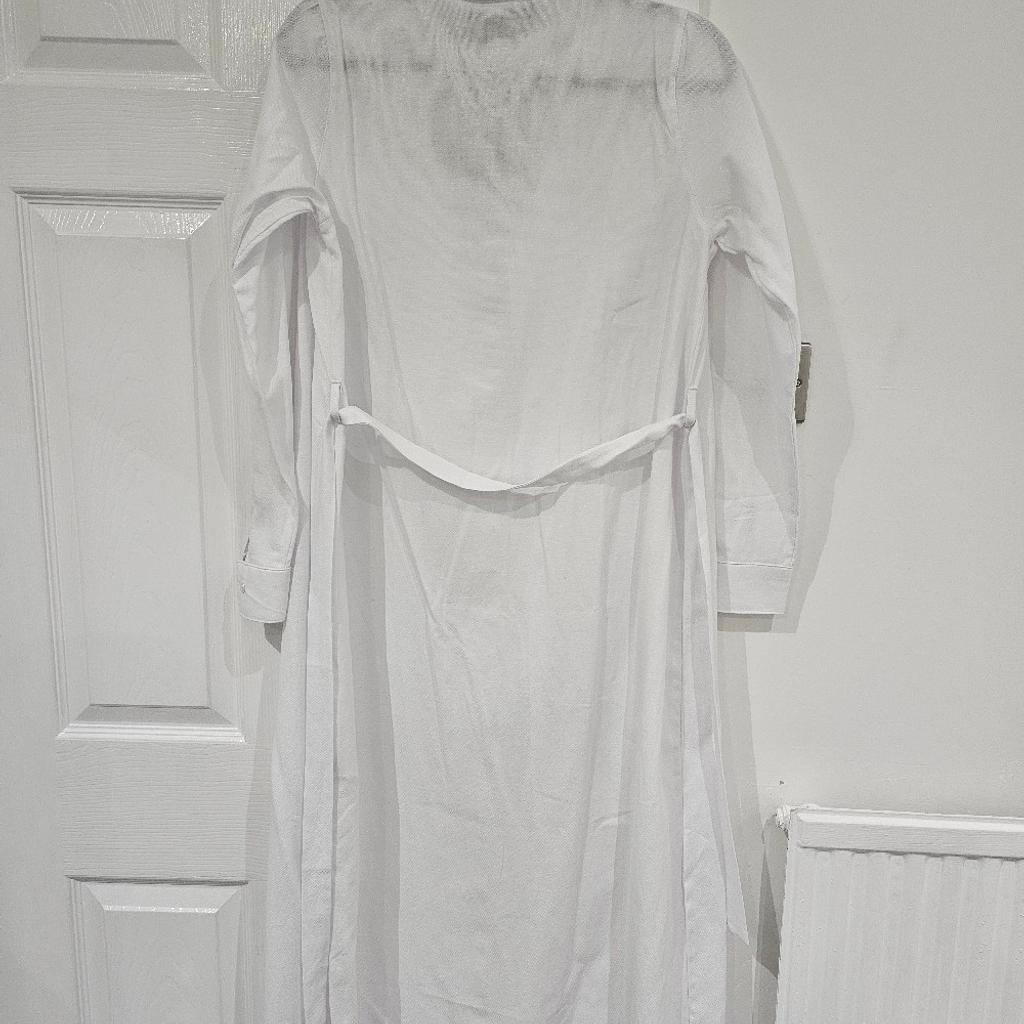 white summer dress with belt
Brand new with tags