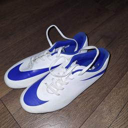 Size 4 junior football boots