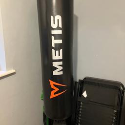 METIS freestanding punch bag 6FT high. hardly been used just stood collecting dust!
Includes everything in pics.
3 sets a gloves, 14oz 12oz & 6oz
Also have 2 sets of hand wraps to wear under gloves. All in excellent cond!
The top part comes apart for easy transport. Bottom part we have filled with sand (bags of sand from Argos) as you can see some stickers at bottom are coming away that does not effect what this is used for. I can honestly say this has hardly been used. We paid £180 for the punch bag alone. Any questions please ask. Collection only. Low price with all gloves included 😊 welcome to view first if want to.