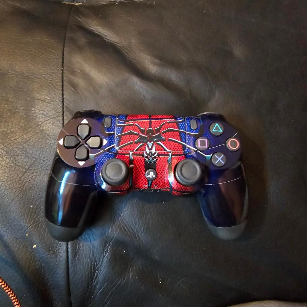 ps4 spiderman controller works perfectly fine. on issues. selling due to no longer having a ps4. £35 offers welcome.