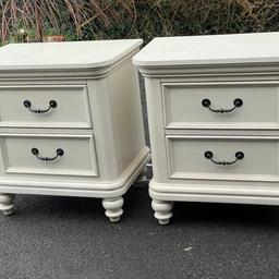 2 X Bedside Cabinet Ivory 2 Drawer 
These are good quality solid cabinets. 
Made by Roomgear. Painted in ivory colour. 
2 drawers in each cabinet.
In very good  condition. 
Please see photos for description 
Viewing welcome