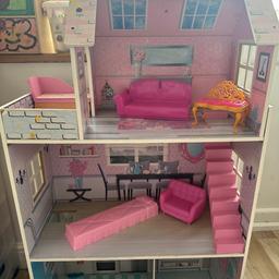 FREE dolls house , good condition, no longer played with :)