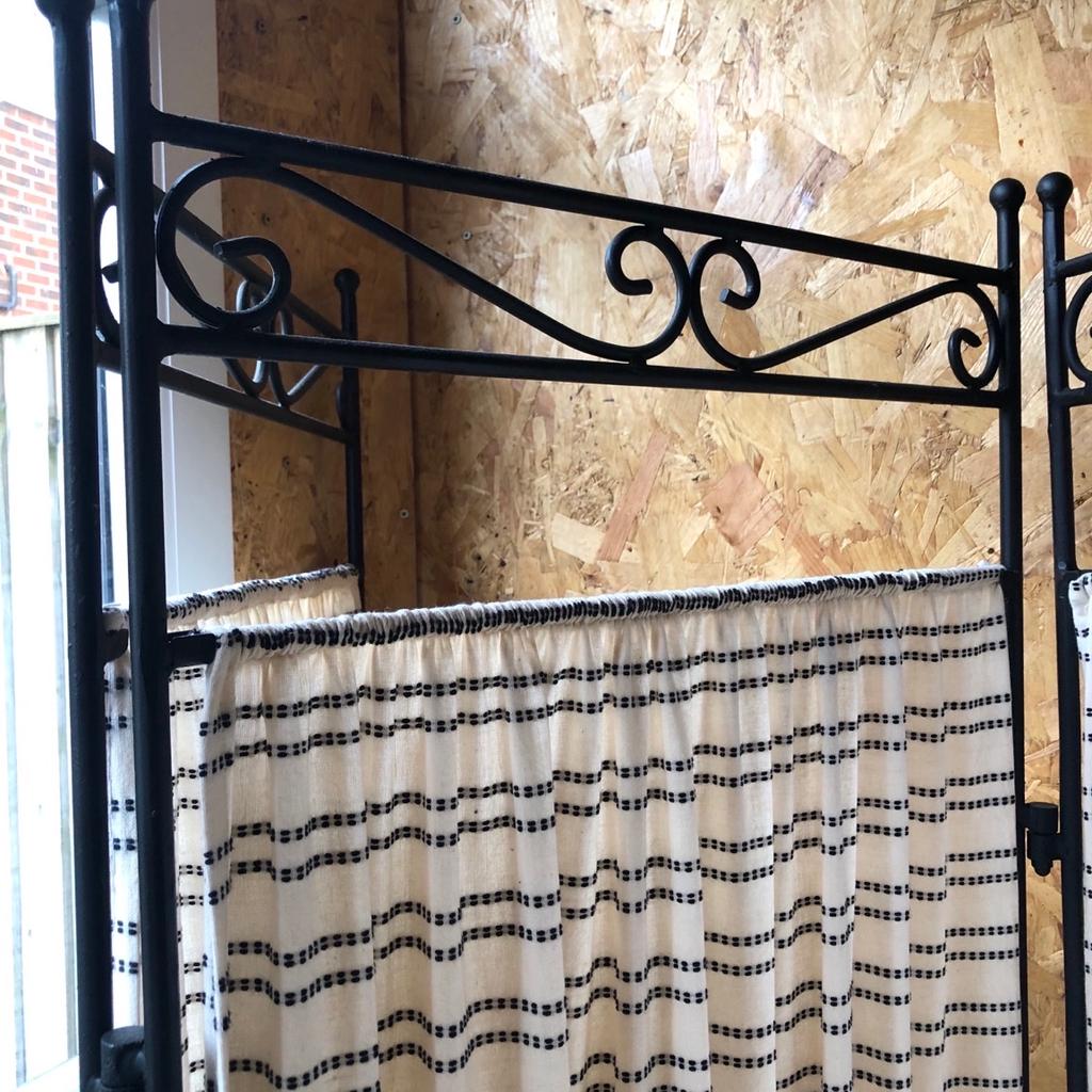 Beautiful ornate wrought iron dressing screen
Folds out fully for privacy/screening and flat for transport
Quite unique & very heavy