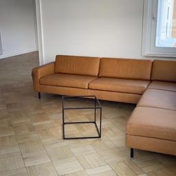 Umzug!

Wir verkaufen unser gut erhaltenes Ledersofa. Die Maße sind ca. 2,80x 2,20 m. Das Sofa ist von Bolia und hat 10.800 € gekostet. Aktuell kostet das Sofa 13.396,00€. Wir verkaufen es schweren Herzens für 6.800,00€ .