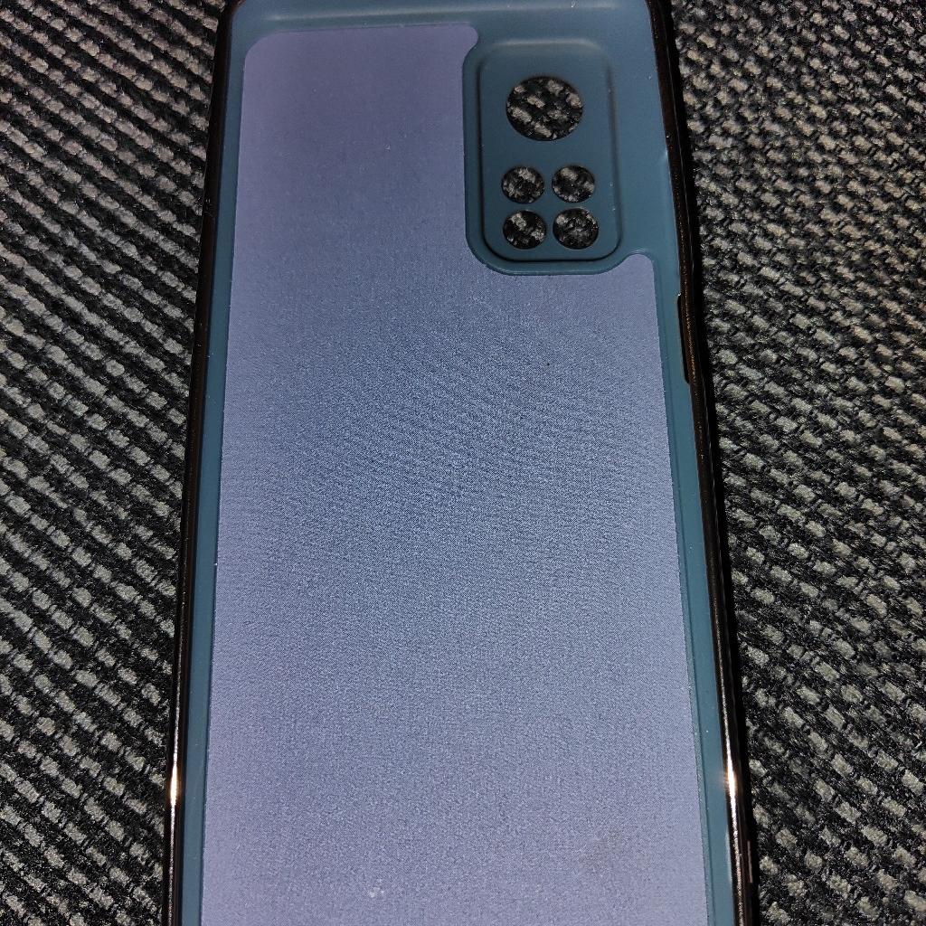 Hallo ich verkaufe hier eine Handyhülle der Marke Xiaomi Mi 10 T !Sie wurde jeglich nur 4 Wochen benutzt seit dem liegt sie nur noch bei mir rum.Bei Interesse könnt ihr euch gerne melden danke.