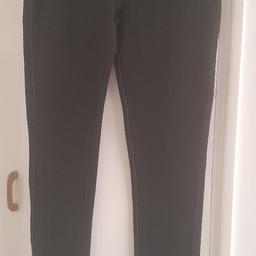 Soft stretchy leggings in excellent condition
Comfy to wear