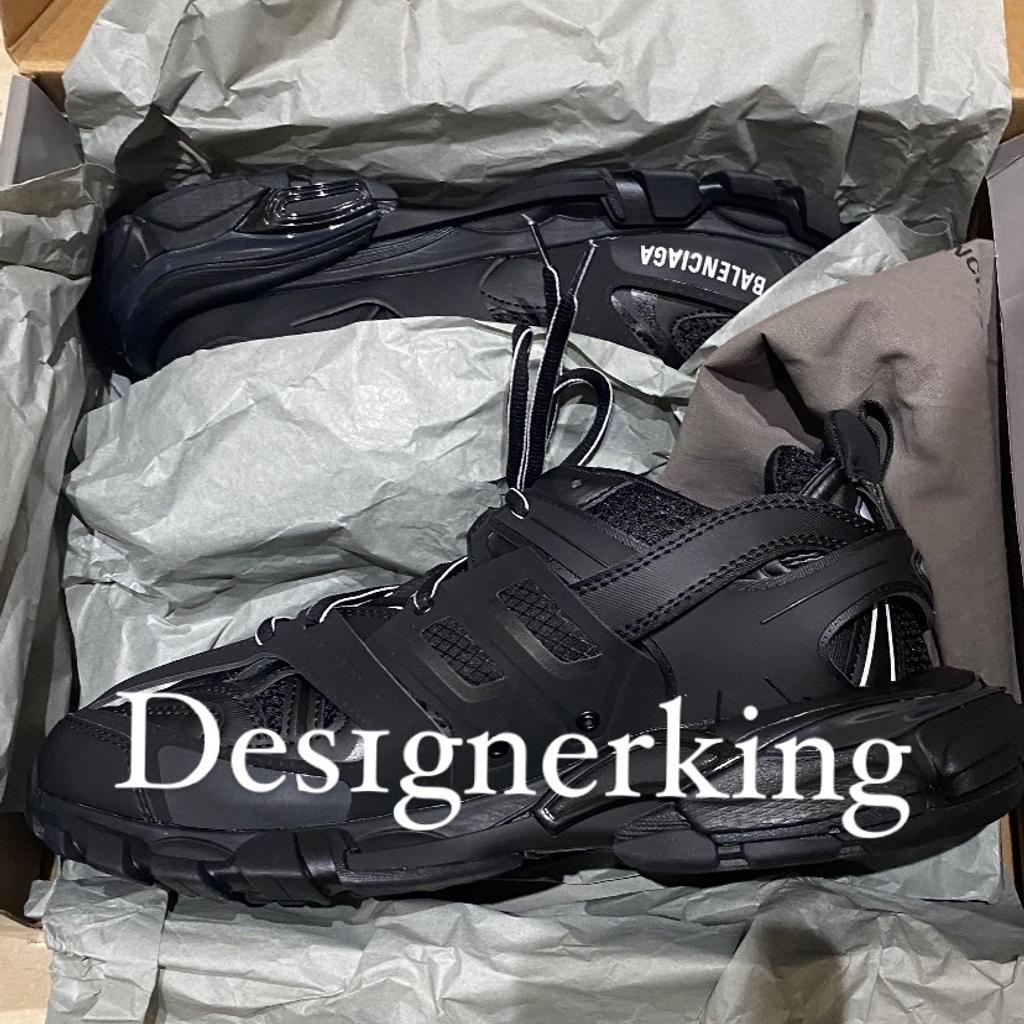 INTIALLY LISTED FOR £650, will raise the price back to that on Monday. NO SILLY OFFERS PLEASE
Balenciaga track runners purchased from selfridges. Bought as a gift, (wrong size) , however I’m currently on holiday and by the time I’m back I won’t be able to return them in time before the receipt return date expires. So if you’re making offers please don’t make them stupid as I still need to go back and buy the right size.
SIZE: UK 8
COLOUR: BLACK
receipt posted at the end of the photos. Purchased for £795.
Free delivery tracked :)