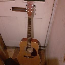 full size acoustic guitar 
Good condition 
tuned 
low action 
07740174379