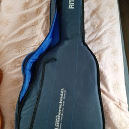 Verkaufe diese Gitarrentasche. Sie ist neuwertig und wurde kaum verwendet. Im November wurde sie gekauft. Neupreis:29 €. Verkaufspreis: 20€.