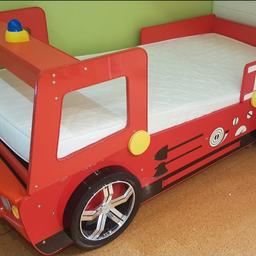 Feuerwehrautobett mit Lattenrost zu verkaufen. 90×200m

Das Bett besitzt über ein Funktionsfähiges Blaulicht das über einen Steckdosenanschluss funktioniert.

Das Bett ist schon abgebaut