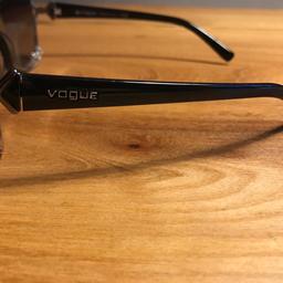 Elegante Sonnenbrille von Vogue, kaum benützt, mit Original-Etui.