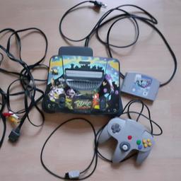 Nintendo 64 + Spiel Pilotwings, 1 Controller und Kabel, alles wie auf den Fotos, schöner gebrauchter Zustand, funktioniert ganz normal. Privatverkauf. Kein(e) Umtausch/Rücknahme/Garantie. Versand innerhalb Österreich 6,88 Euro oder Abholung. KEIN Nachnahme Versand !!