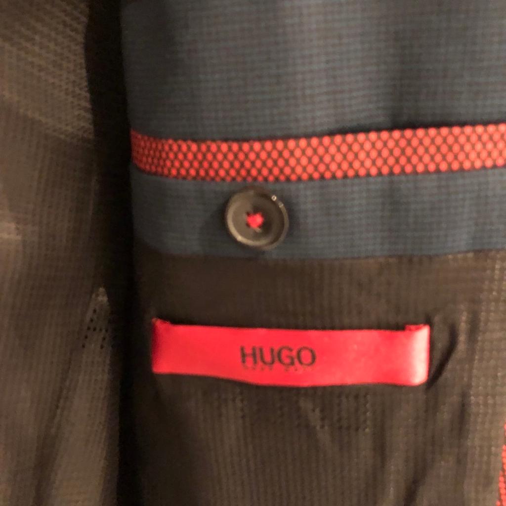 Biete ein Sakko von Hugo Boss für Herren Größe 52 blau schwarz