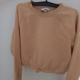 Sweater, kurze Form, neuwertig 
Versand gegen Aufpreis