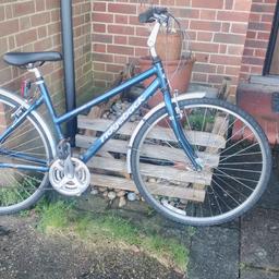 17in light alloy frame.700c wheels.New brake blocks and cables.New rear inner tube.
Just serviced.
24 Shimano gears.
Top quality bike.Current version retails at over £500.
Usual scuffs and scratches but rides well.
Will include lights and wicker basket.

Collection in person only from KT19 0DL